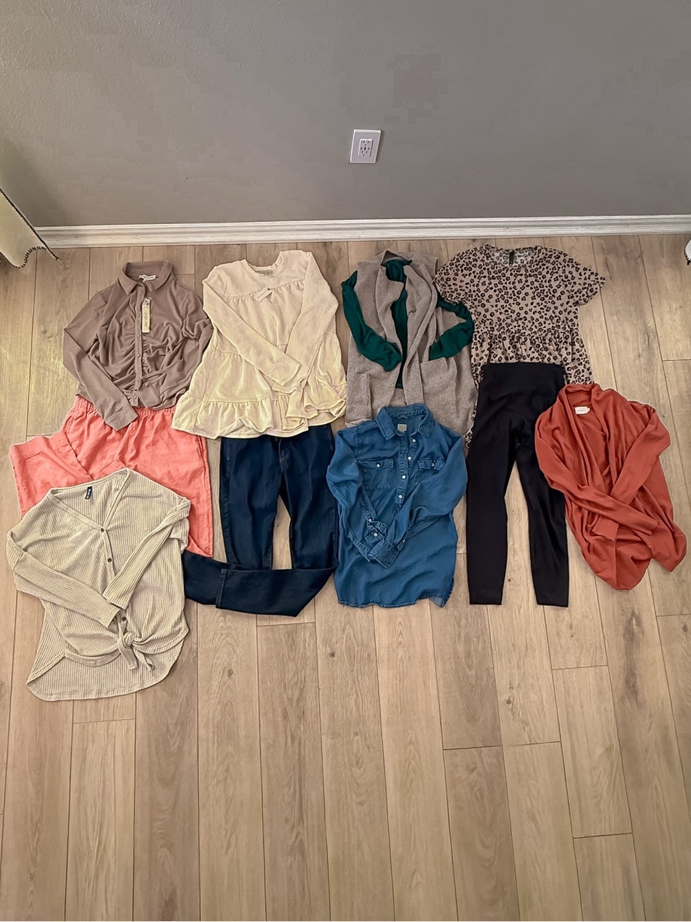 WOMENS CUTE AND COZY BOUTIQUE FALL WINTER CAPSULE OUTFIT BUNDLE SIZE SMALL